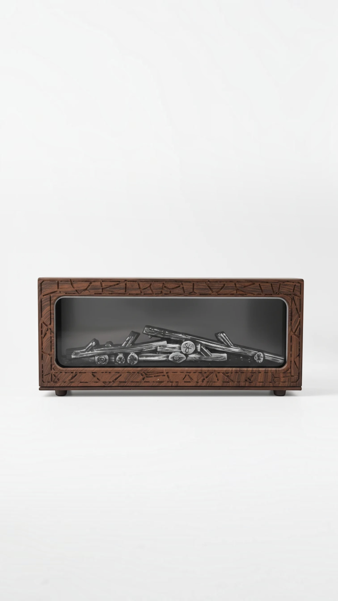 Difusor de aroma Castor UP con diseño de chimenea y acabado en madera texturizada sobre fondo blanco