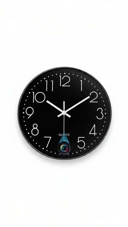 Reloj de pared Castor UP con cámara espía Wifi integrada, diseño circular negro con números blancos y lente oculta.