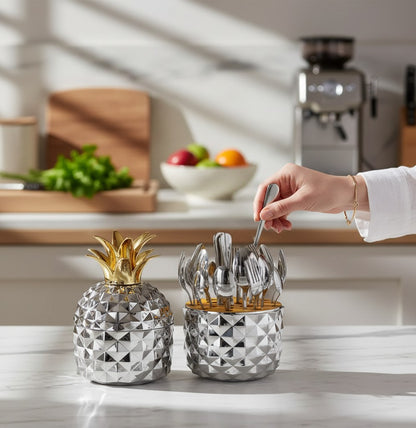 Set de cubiertos Castor UP de acero inoxidable con contenedor decorativo plateado y dorado en forma de piña